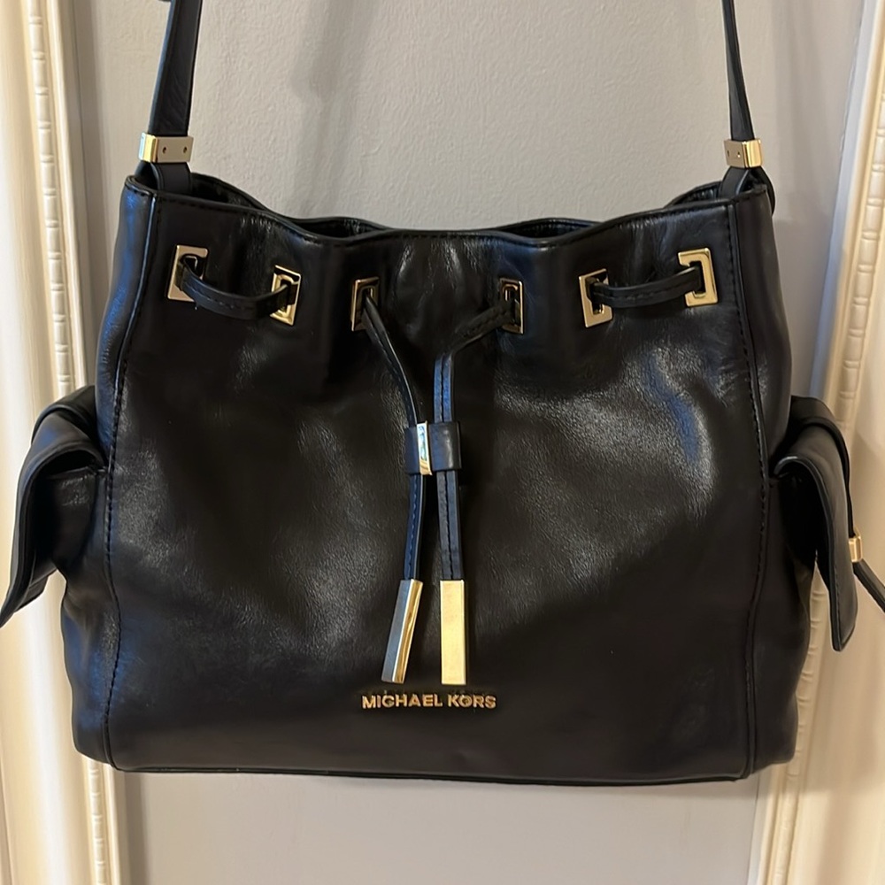 MICHAEL KORS BLACK LEATHER PURSE